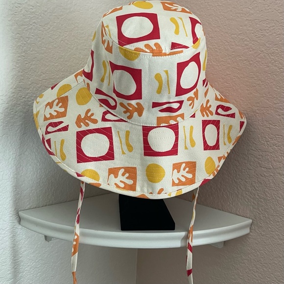 Lack of Color NWT Holiday Bucket Hat in Formes Sun Print - Picture 5 of 9